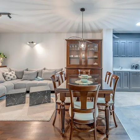 Majestic 3-bedroom Luxury Spalato