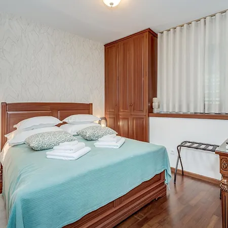 Majestic 3-bedroom Luxury דירה *